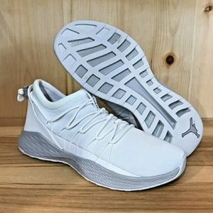 JORDAN FORMULA 23 TOGGLE
WHITE - WOLF GREY - PURE